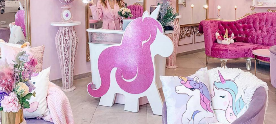 Розовый единорог в Сочи